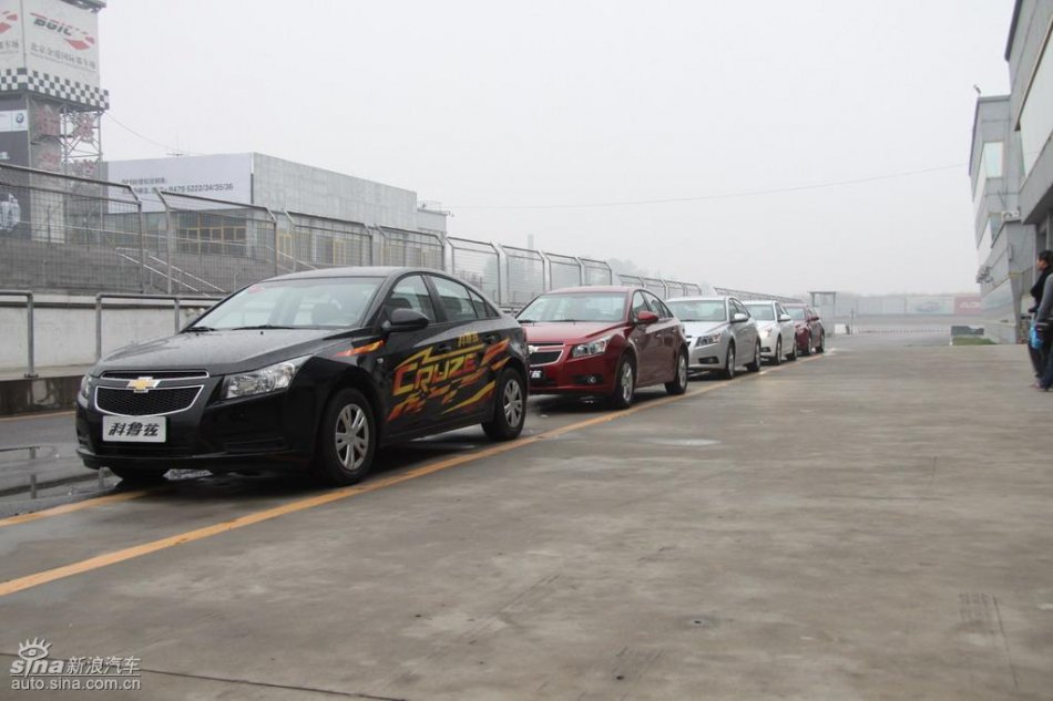 新浪试驾雪佛兰科鲁兹外观实拍图