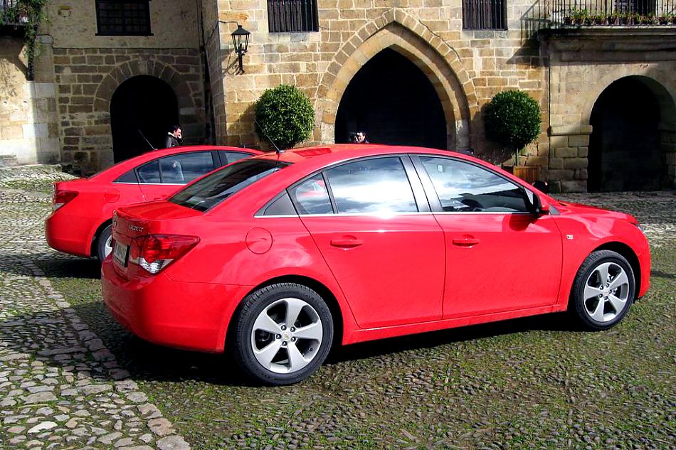 新浪西班牙试驾雪佛兰Cruze科鲁兹