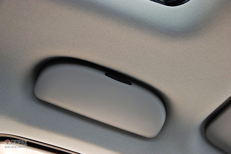 科鲁兹1.6T驾驶员上方眼镜盒