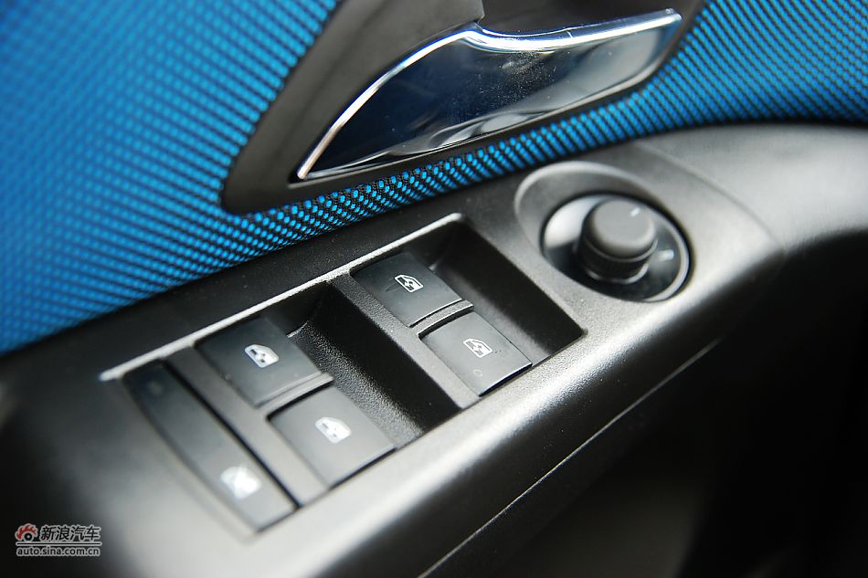 科鲁兹1.6T前侧车门