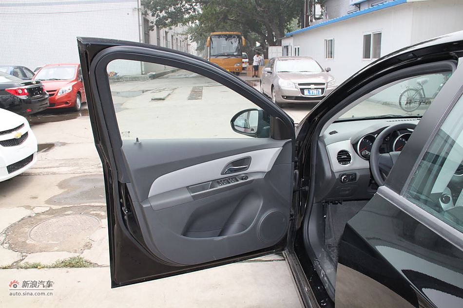 2010款科鲁兹1.6SL天地版自动