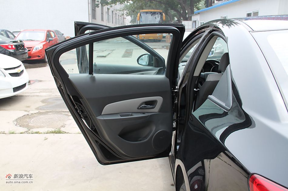 2010款科鲁兹1.6SL天地版自动