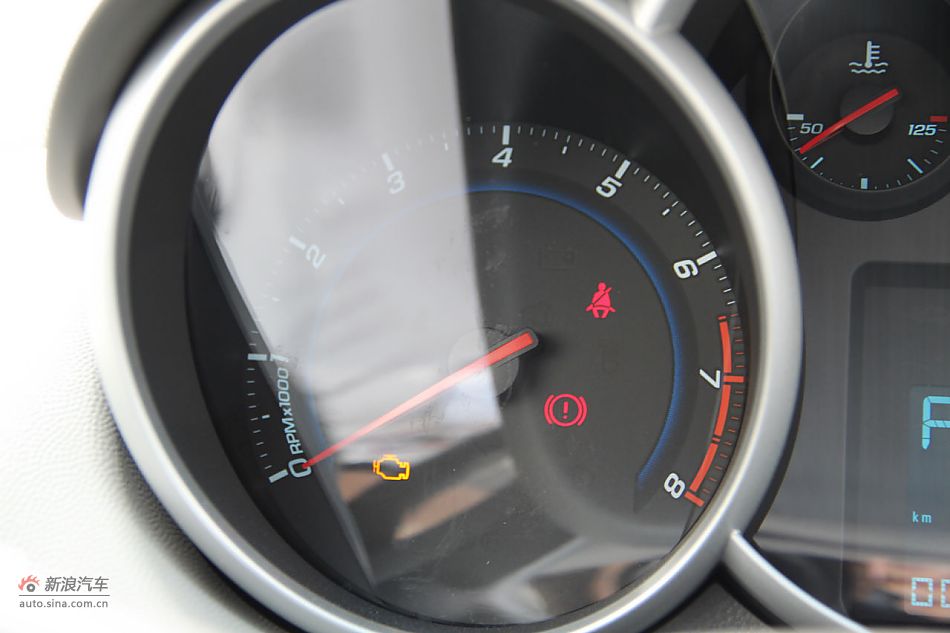 2010款科鲁兹1.6SL天地版自动