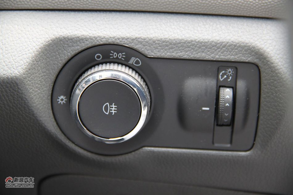 2010款科鲁兹1.6SL天地版自动