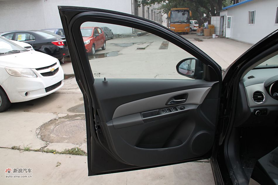 2010款科鲁兹1.6SL天地版自动