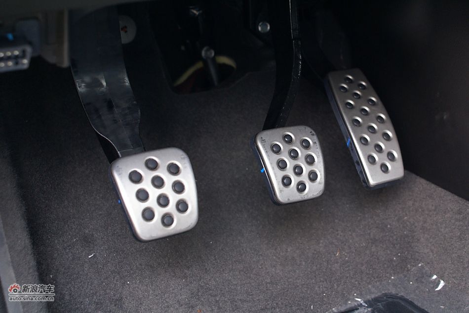 2011款科鲁兹1.6T手动档实拍图