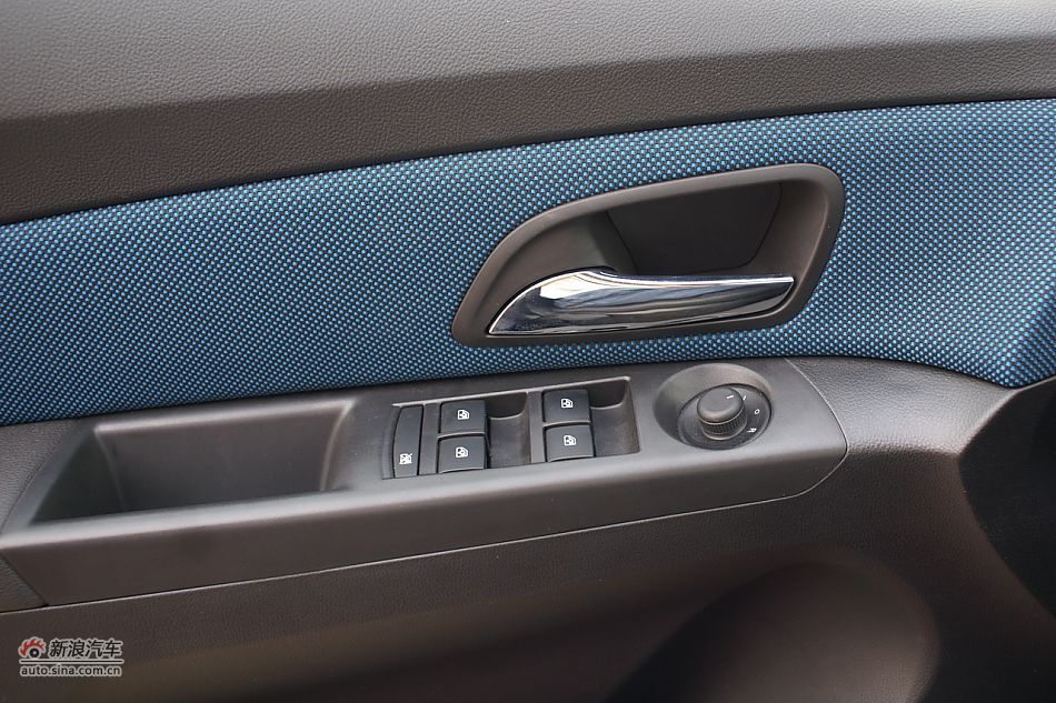 2011款科鲁兹1.6T手动档实拍图