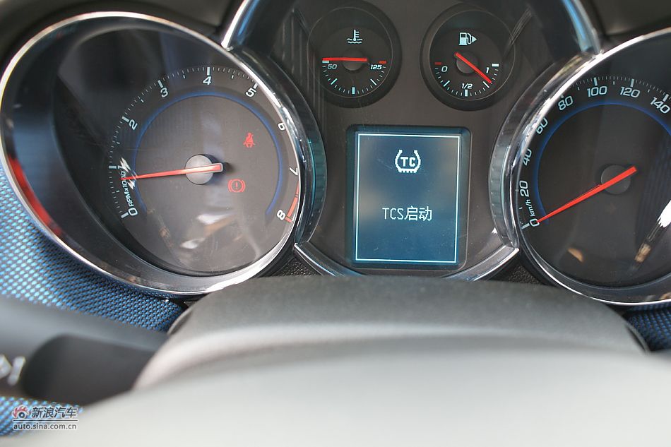 2011款科鲁兹1.6T手动档实拍图