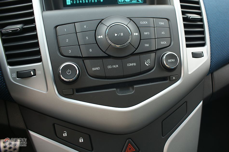 2011款科鲁兹1.6T手动档实拍图