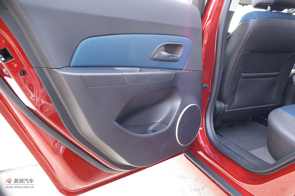 2011款科鲁兹1.6T手动档实拍图
