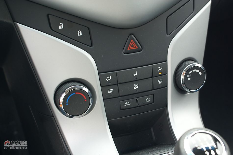 2011款科鲁兹1.6T手动档实拍图