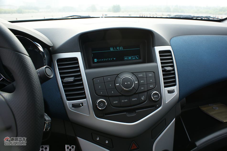 2011款科鲁兹1.6T手动档实拍图