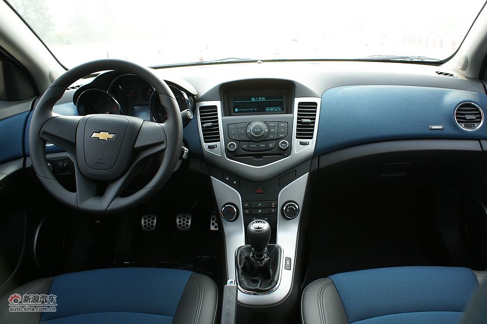 2011款科鲁兹1.6T手动档实拍图