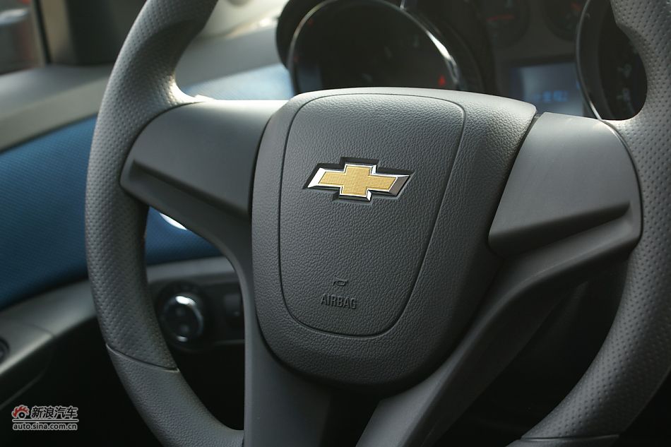 2011款科鲁兹1.6T手动档实拍图