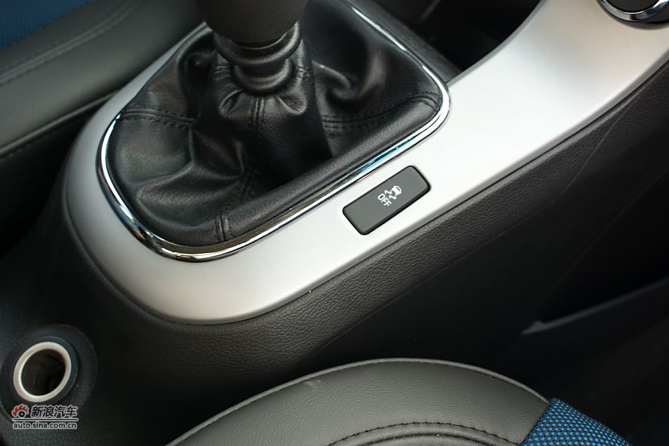 2011款科鲁兹1.6T手动档实拍图