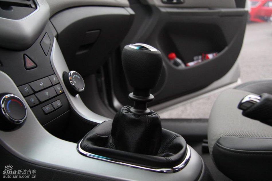 新浪试驾雪佛兰科鲁兹内饰实拍图