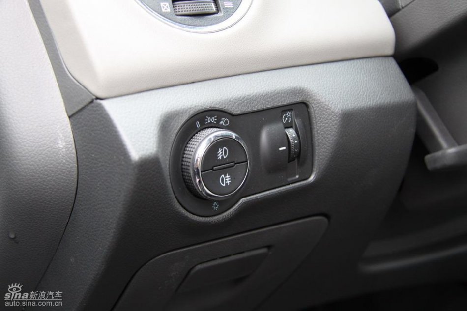 新浪试驾雪佛兰科鲁兹内饰实拍图