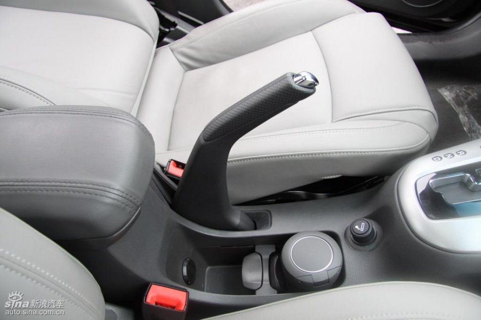 新浪试驾雪佛兰科鲁兹内饰实拍图