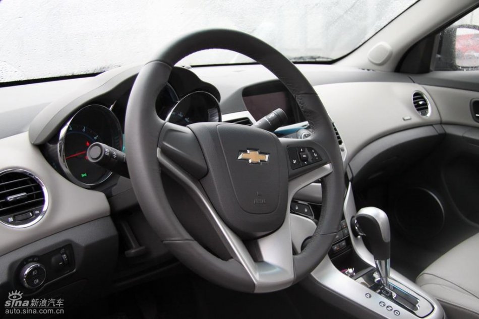 新浪试驾雪佛兰科鲁兹内饰实拍图