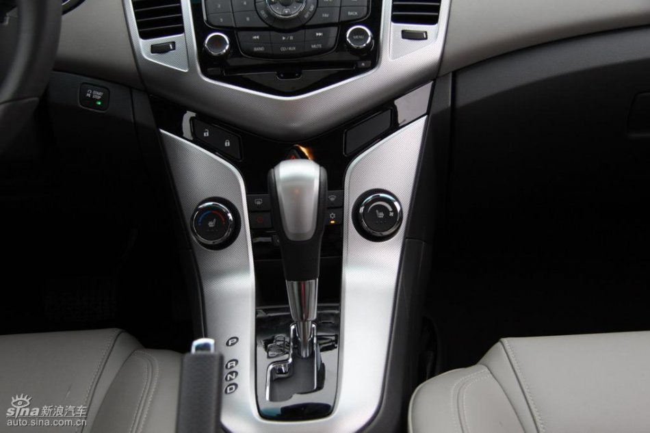 新浪试驾雪佛兰科鲁兹内饰实拍图