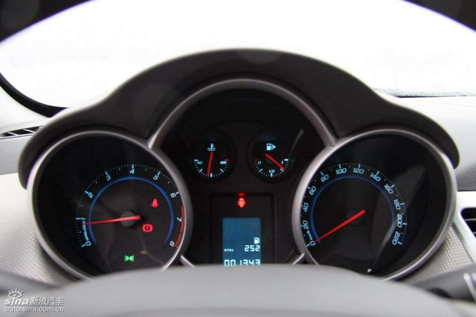 新浪试驾雪佛兰科鲁兹内饰实拍图