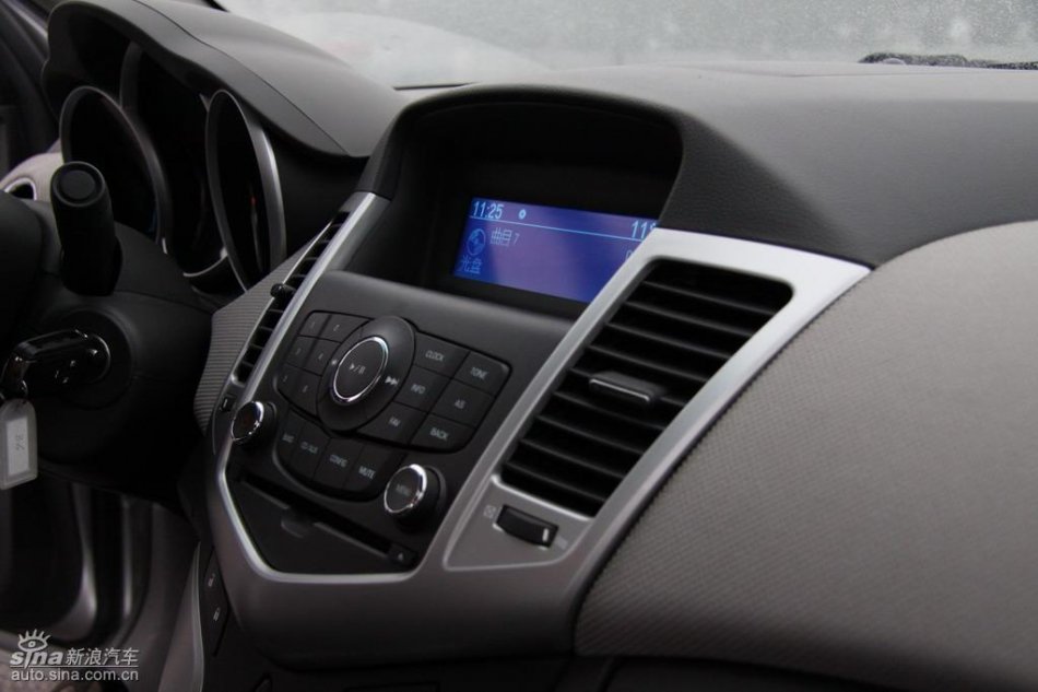 新浪试驾雪佛兰科鲁兹内饰实拍图