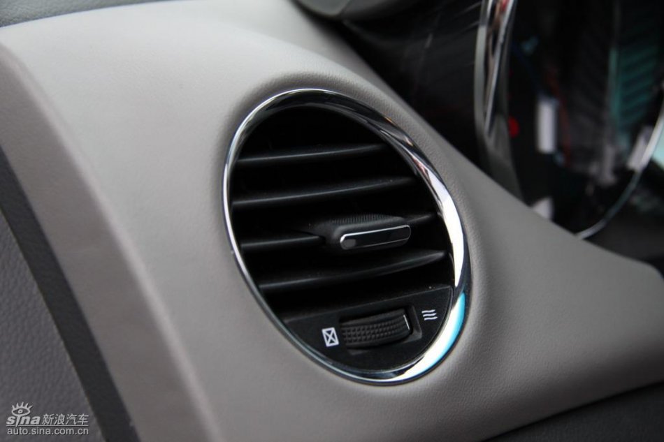 新浪试驾雪佛兰科鲁兹内饰实拍图
