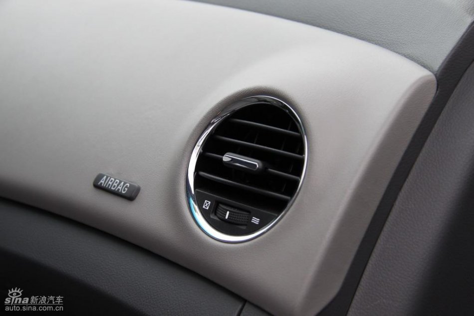 新浪试驾雪佛兰科鲁兹内饰实拍图