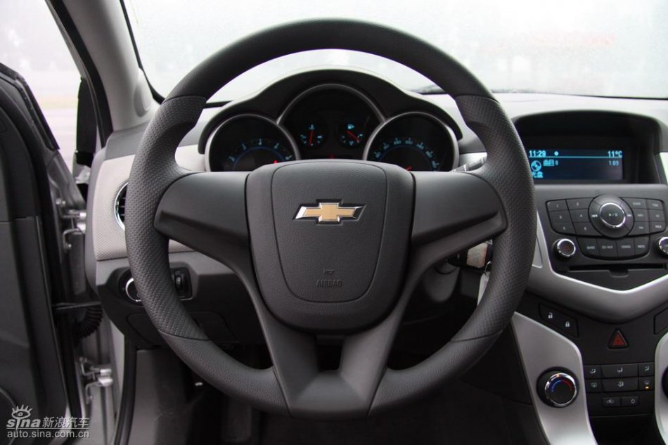 新浪试驾雪佛兰科鲁兹内饰实拍图