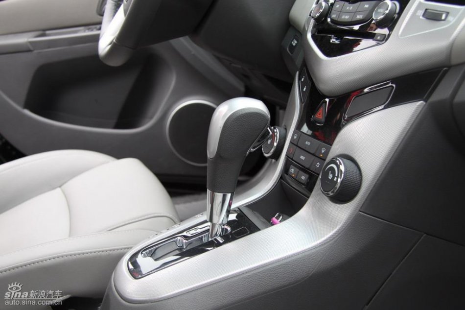 新浪试驾雪佛兰科鲁兹内饰实拍图