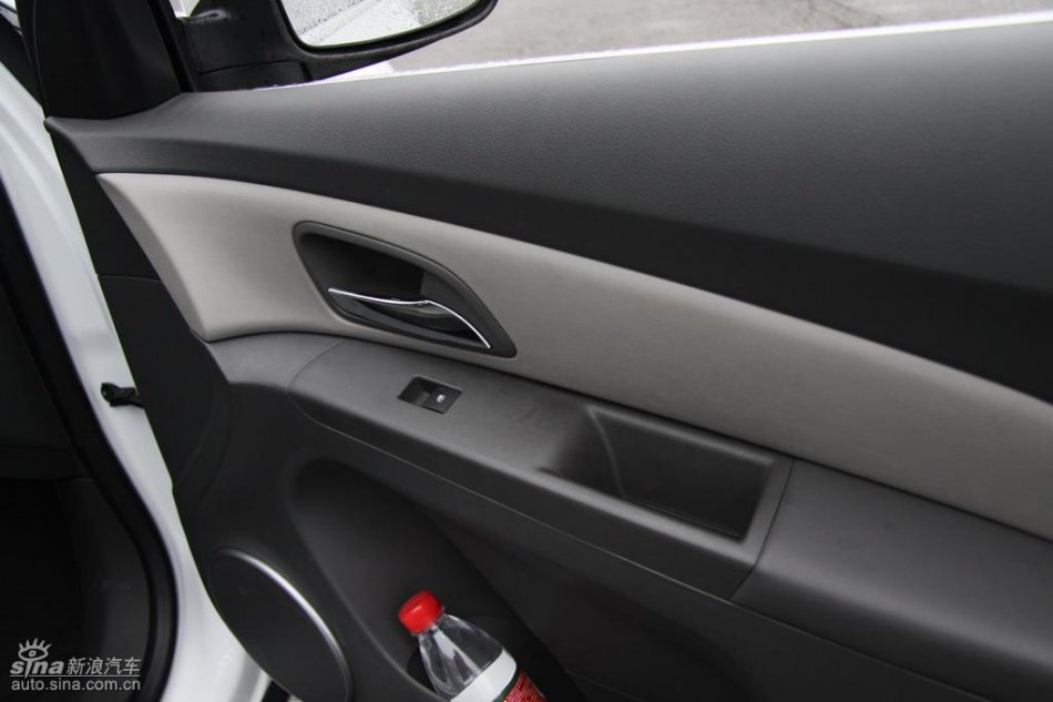新浪试驾雪佛兰科鲁兹内饰实拍图
