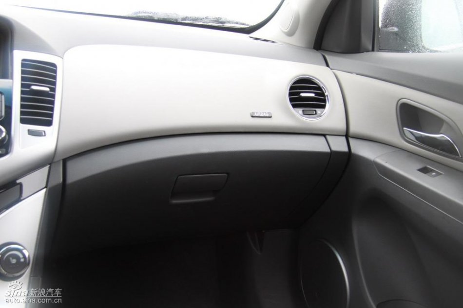 新浪试驾雪佛兰科鲁兹内饰实拍图