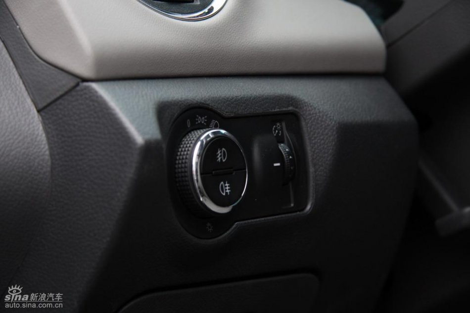新浪试驾雪佛兰科鲁兹内饰实拍图