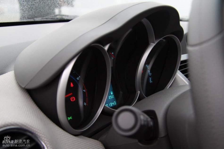 新浪试驾雪佛兰科鲁兹内饰实拍图