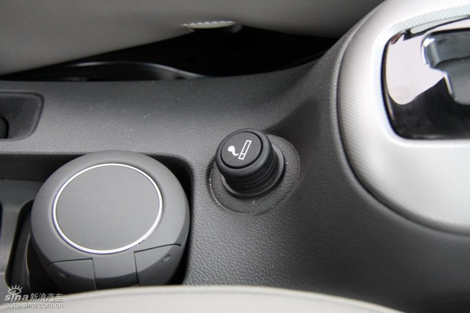 新浪试驾雪佛兰科鲁兹内饰实拍图