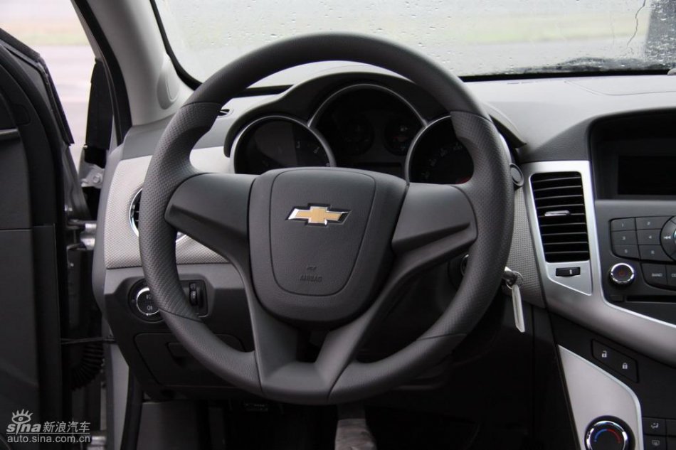新浪试驾雪佛兰科鲁兹内饰实拍图