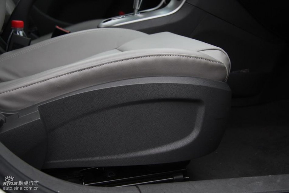 新浪试驾雪佛兰科鲁兹内饰实拍图