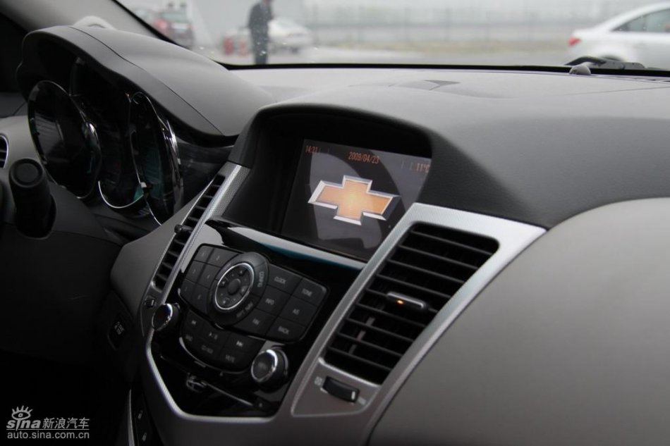 新浪试驾雪佛兰科鲁兹内饰实拍图