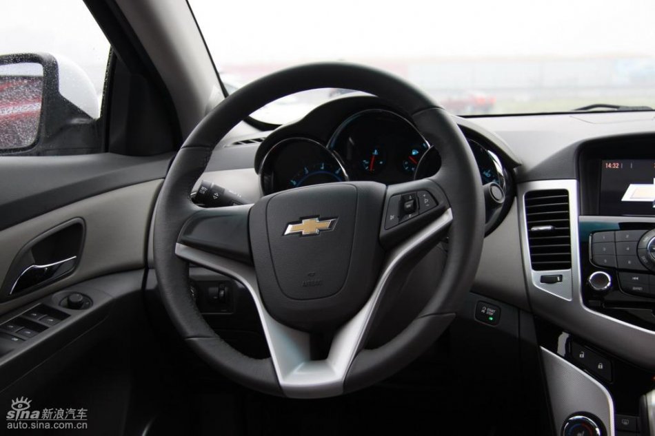 新浪试驾雪佛兰科鲁兹内饰实拍图