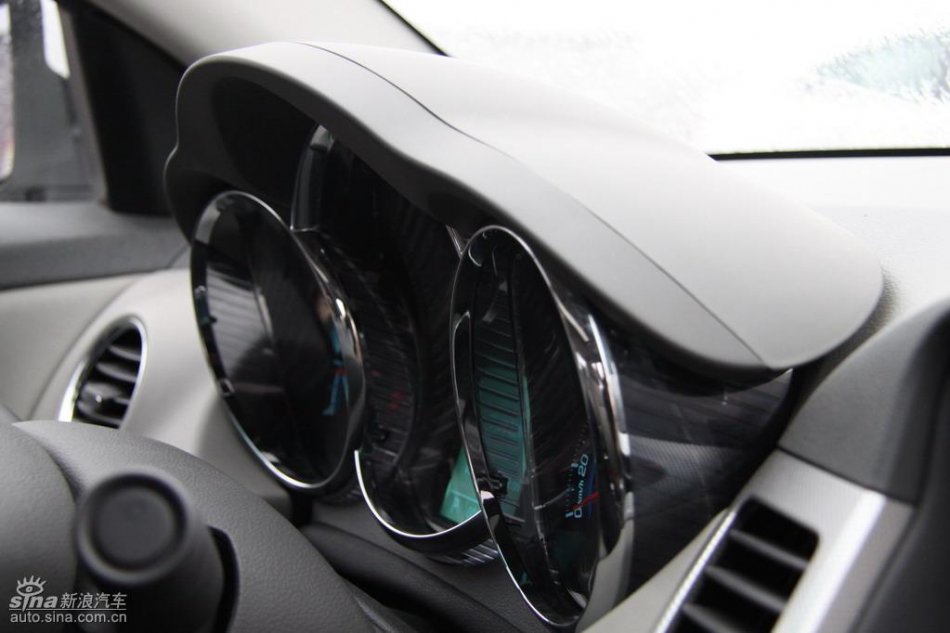 新浪试驾雪佛兰科鲁兹内饰实拍图