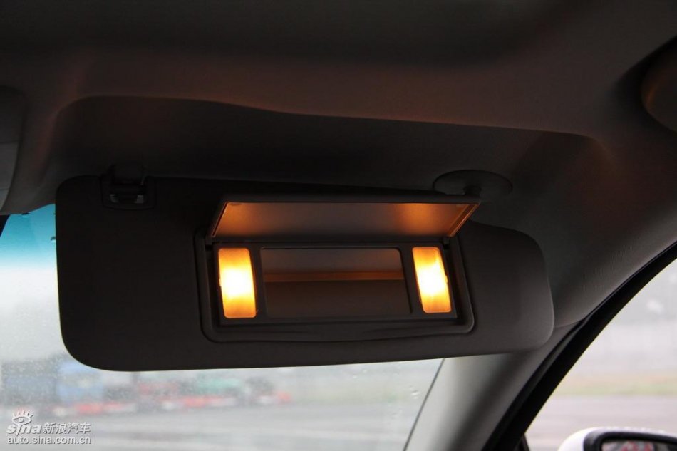 新浪试驾雪佛兰科鲁兹内饰实拍图