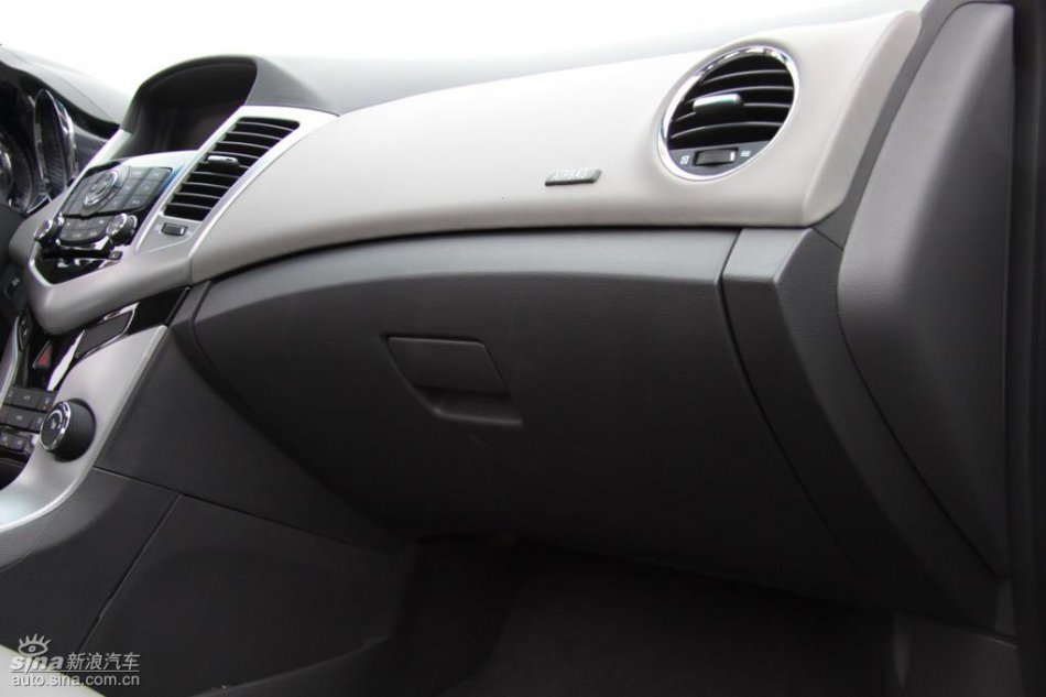 新浪试驾雪佛兰科鲁兹内饰实拍图