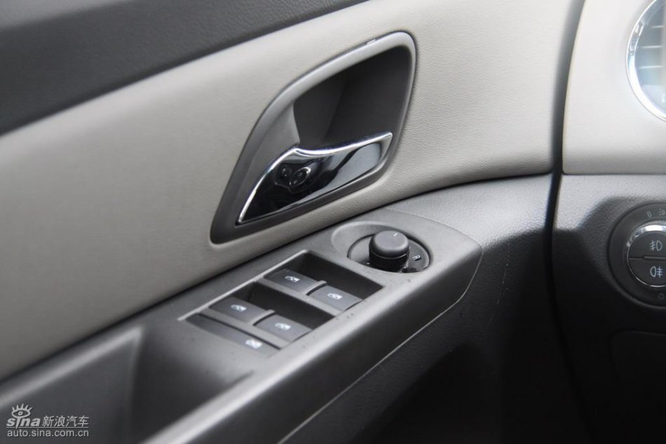 新浪试驾雪佛兰科鲁兹内饰实拍图