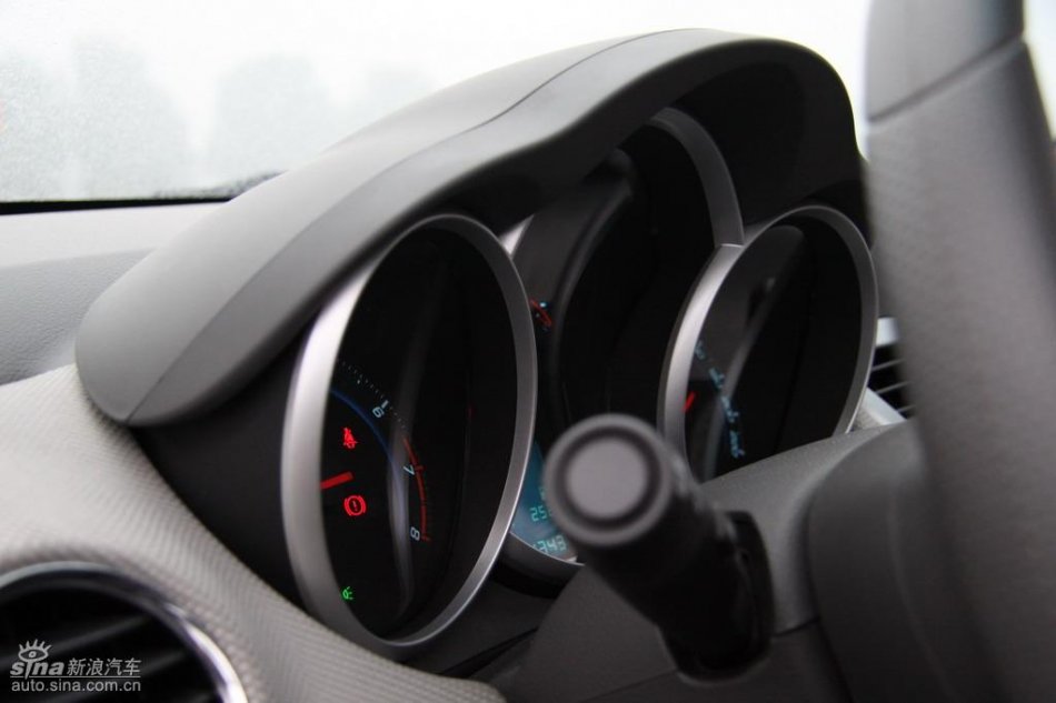 新浪试驾雪佛兰科鲁兹内饰实拍图