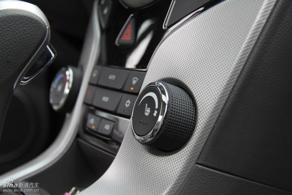 新浪试驾雪佛兰科鲁兹内饰实拍图