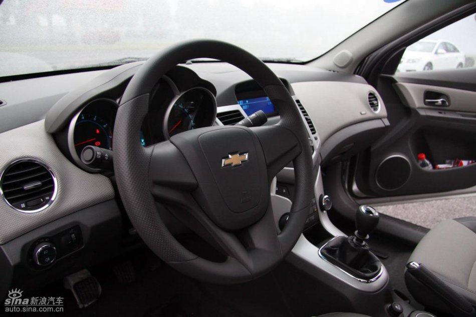 新浪试驾雪佛兰科鲁兹内饰实拍图