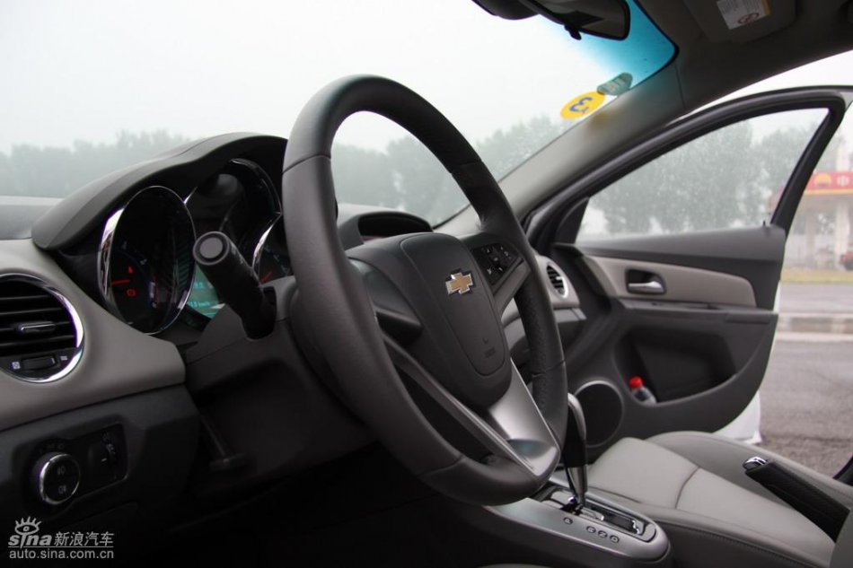 新浪试驾雪佛兰科鲁兹内饰实拍图