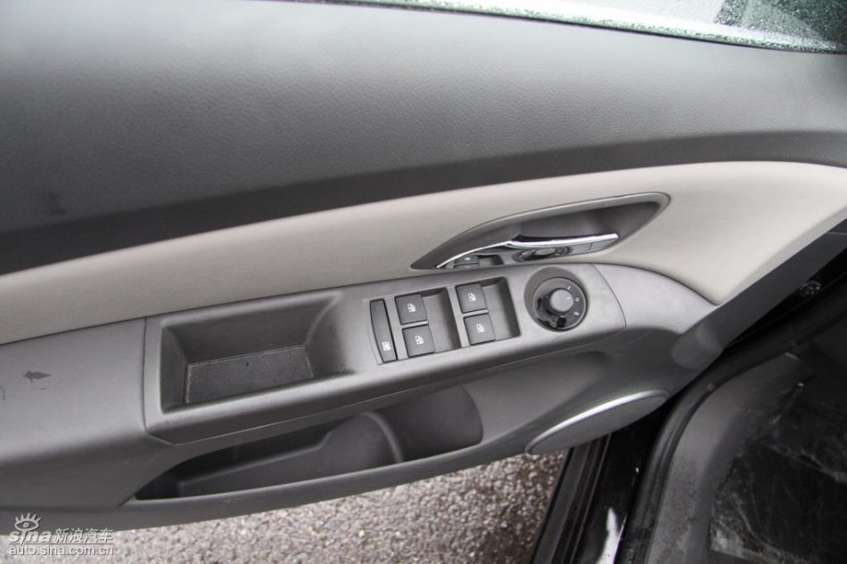 新浪试驾雪佛兰科鲁兹内饰实拍图