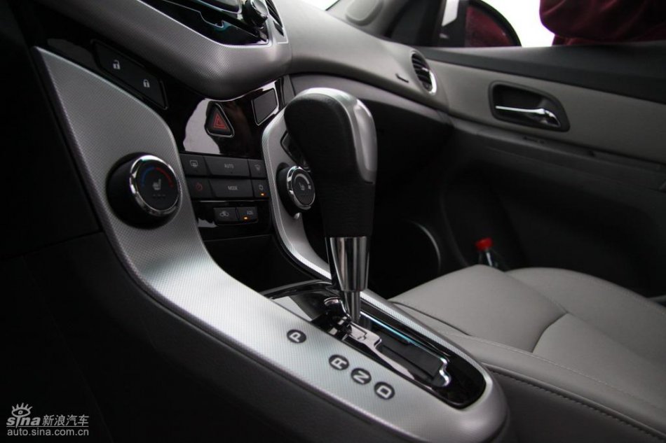 新浪试驾雪佛兰科鲁兹内饰实拍图