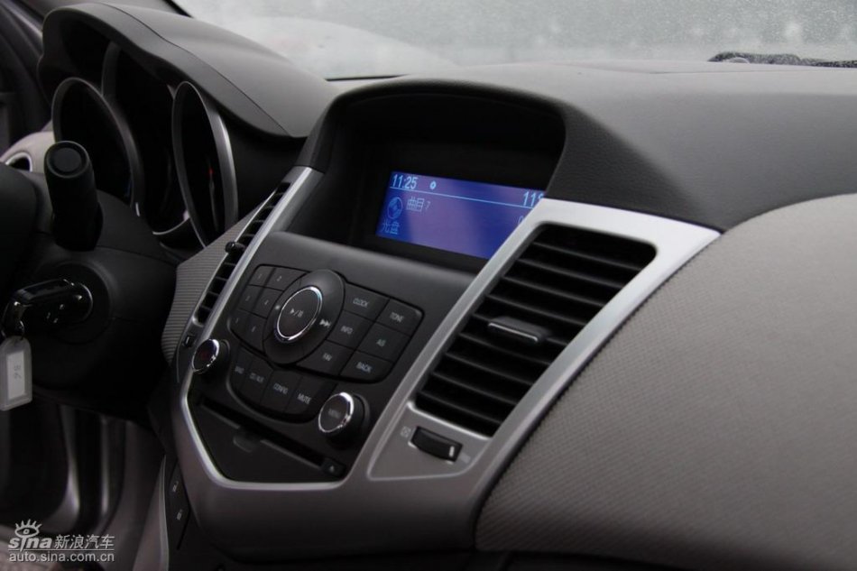 新浪试驾雪佛兰科鲁兹内饰实拍图
